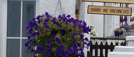 A sign for Creagan House indicating bed & breakfast, en-suite, and private parking availability.