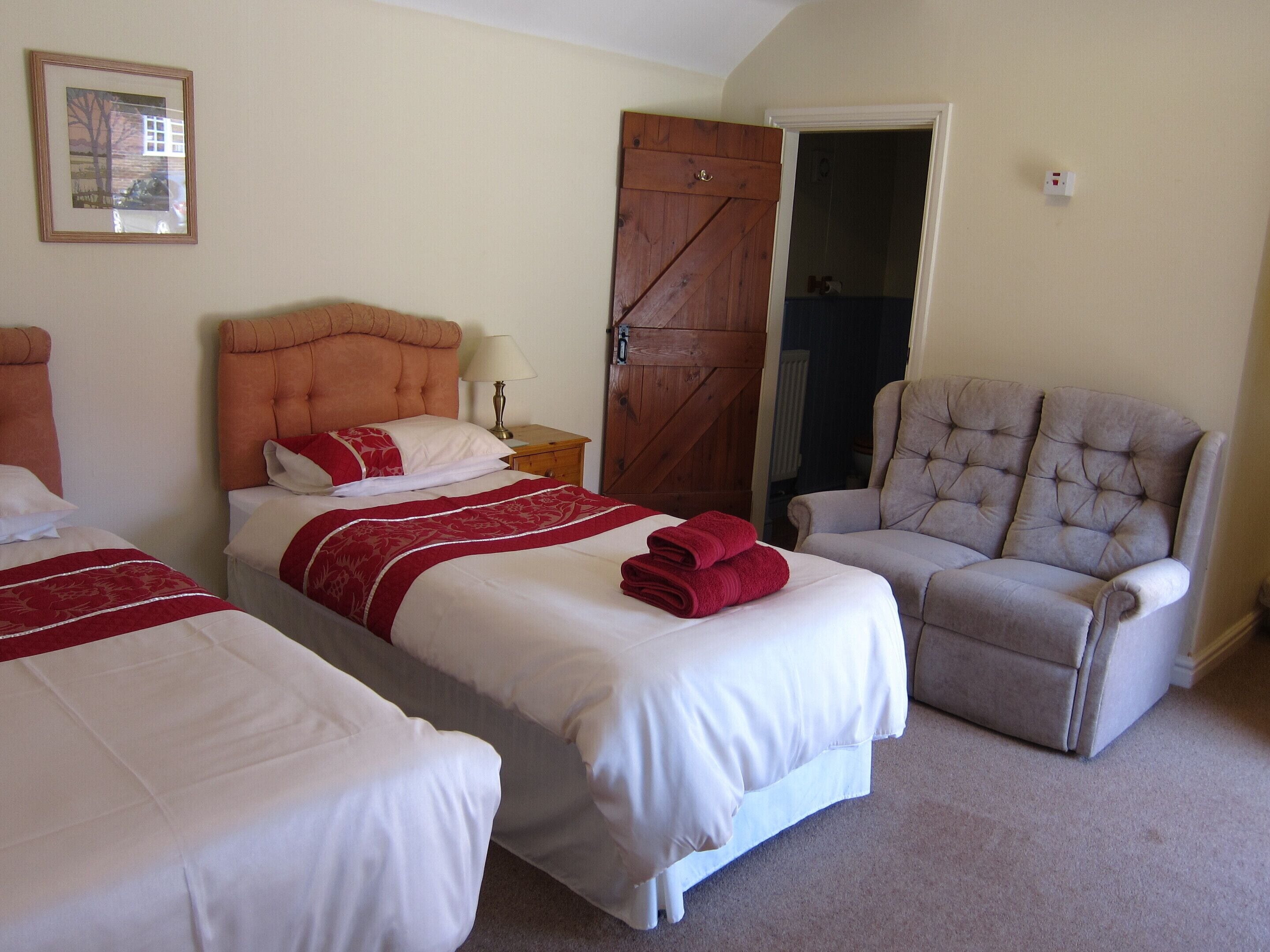 Deluxe Twin Room, Ensuite (Ground Floor) | Iron/ironing board, free WiFi