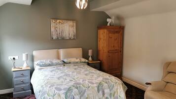 Superior Double Room, Accessible, Ensuite | Iron/ironing board, free WiFi