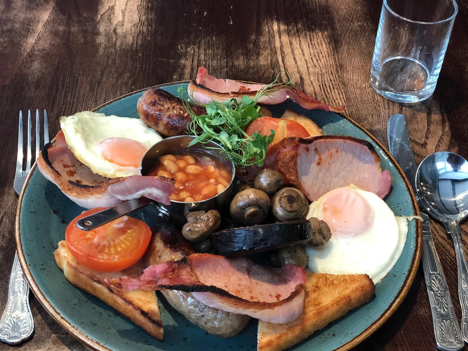 breakfast and dinner served