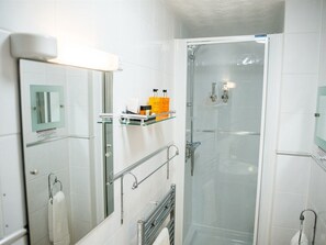 Bathroom - Briardene Hotel (Thornton-Cleveleys)