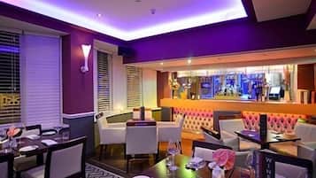 Breakfast and dinner served