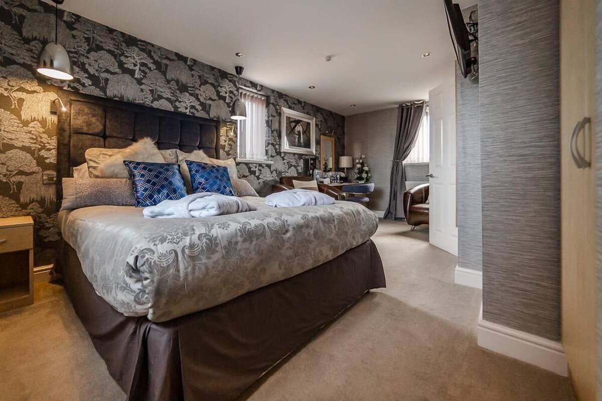 deluxe suite, ensuite