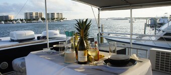 Island Houseboat
