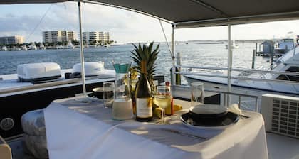 Island Houseboat
