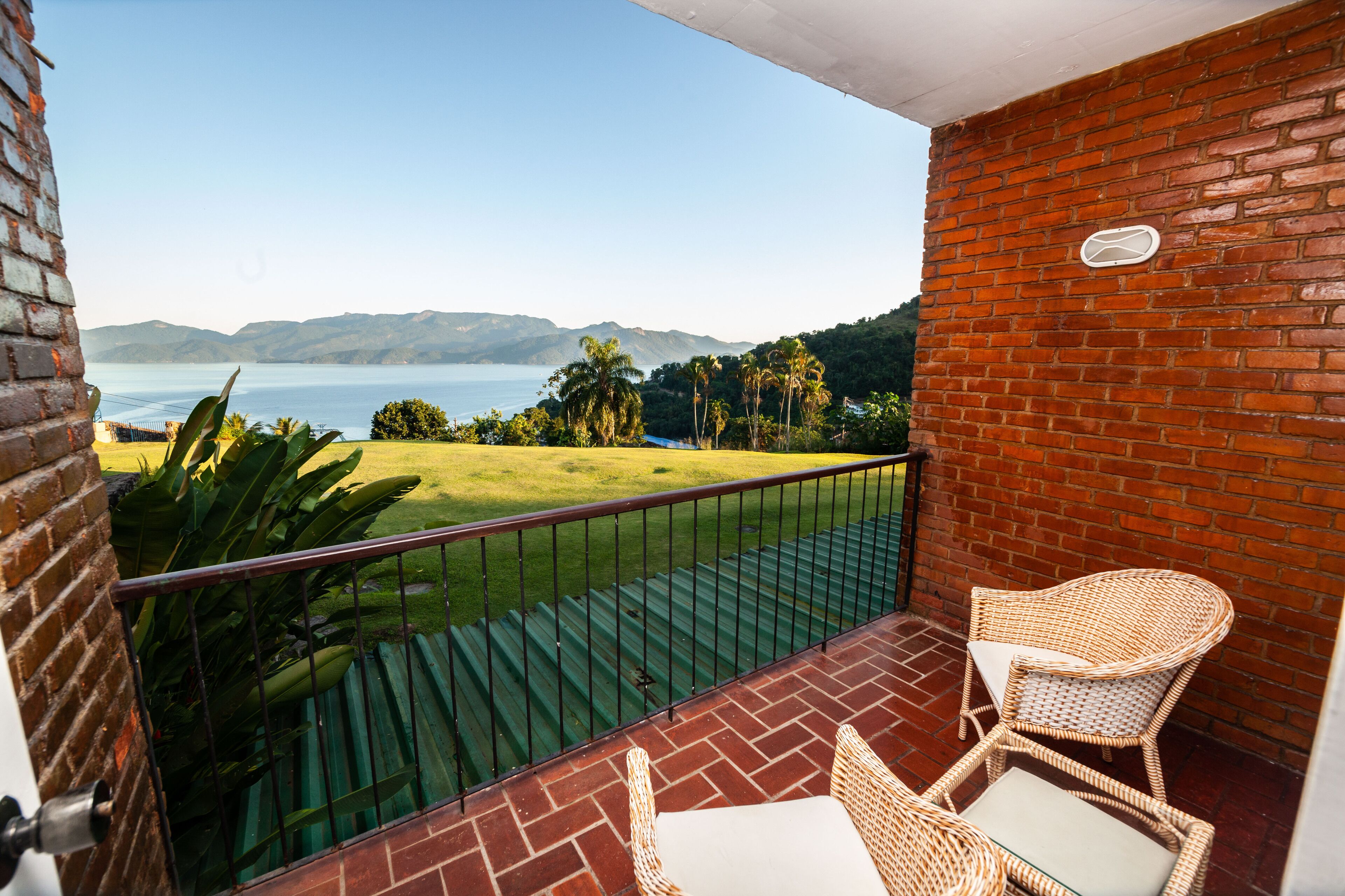 디럭스룸, 바다 전망, 정원 | 발코니 전망