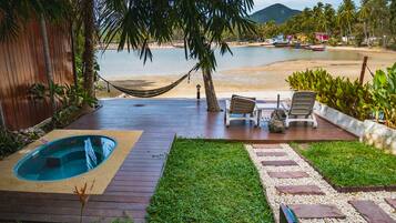 Deluxe beach front with outdoor Jacuzzi | Terrace/patio