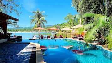 Outdoor pool, sun loungers
