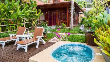 Deluxe beach front with outdoor Jacuzzi | Tab mandi berpancutan