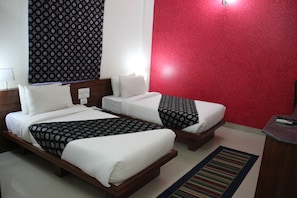 Premium bedding, minibar, in-room safe, free WiFi - Sunray Hotel (Bengaluru)