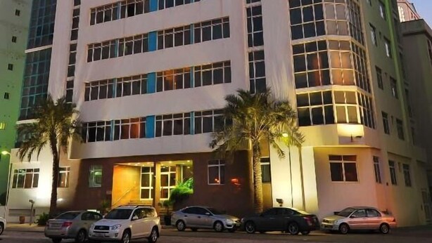 Unclassified image, 1 of 17, button - Elite 5 (Manama)