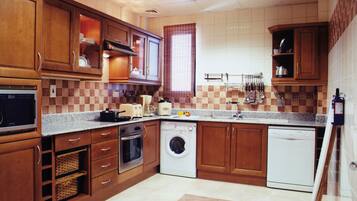 Suite, 3 Bedroom | Private kitchen | Fridge, microwave, stovetop, dishwasher