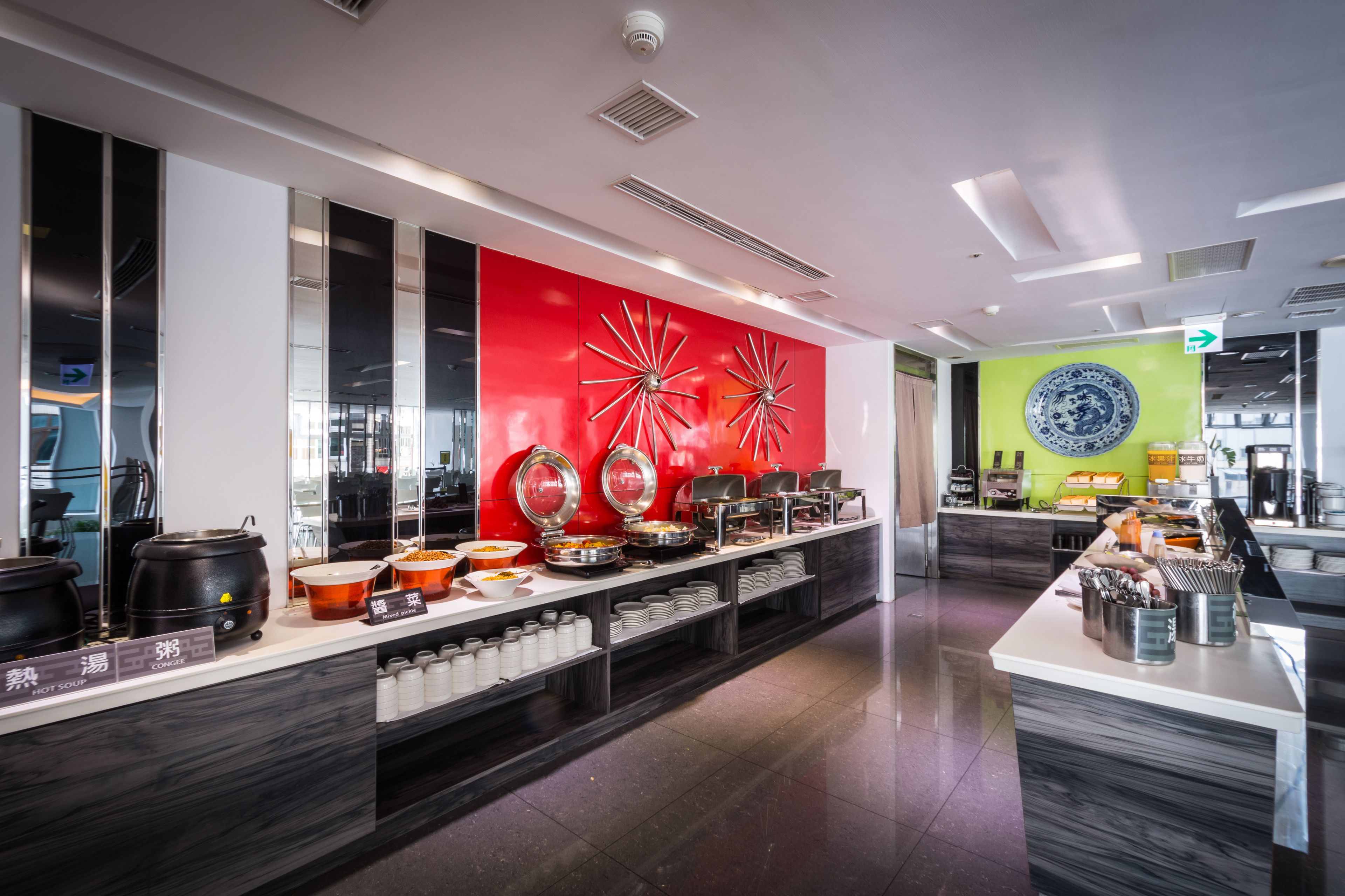 Daily local cuisine breakfast (TWD 250 per person)