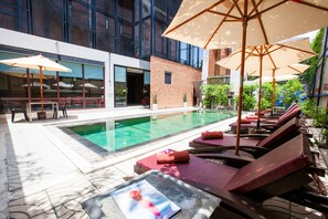 Outdoor pool, pool umbrellas, sun loungers