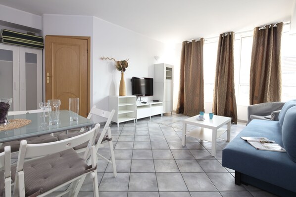 Apartment, 2 Bedrooms | Living room