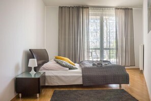 Apartamento, 2 quartos | Individualmente decorados, individualmente mobiliados, cortinas blackout