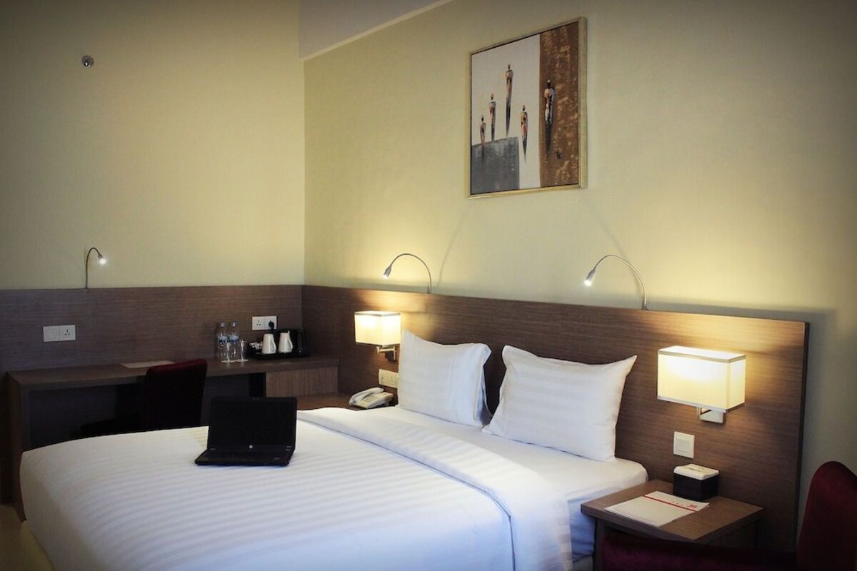 In-room safe, desk, WiFi (free)