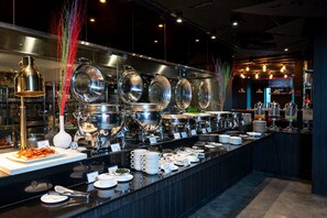 Dagelijks ontbijtbuffet (THB 430 per persoon)