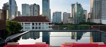 RakYim Siam - Sukhumvit 15