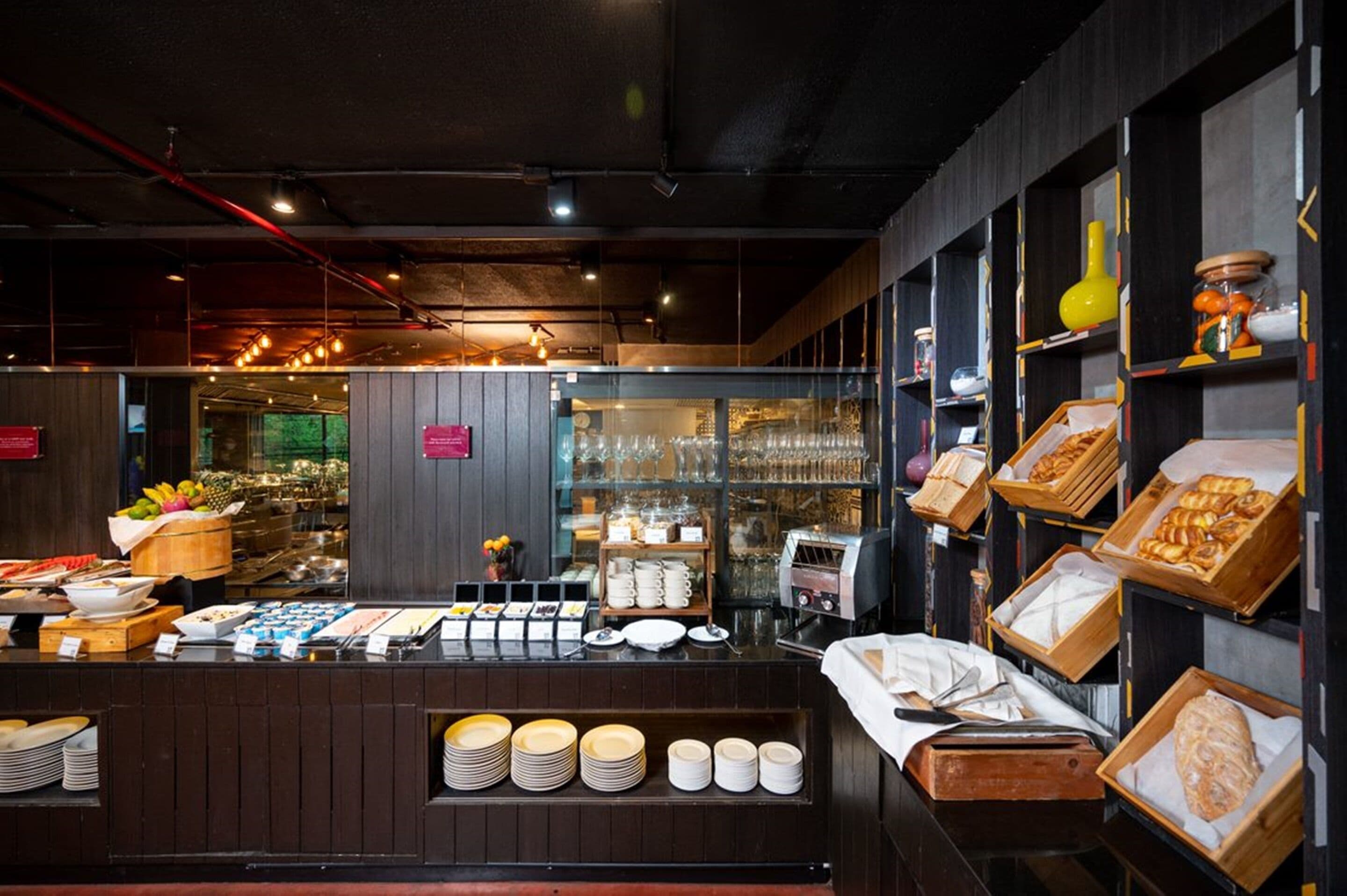 breakfast, lunch, dinner served; local and international cuisine