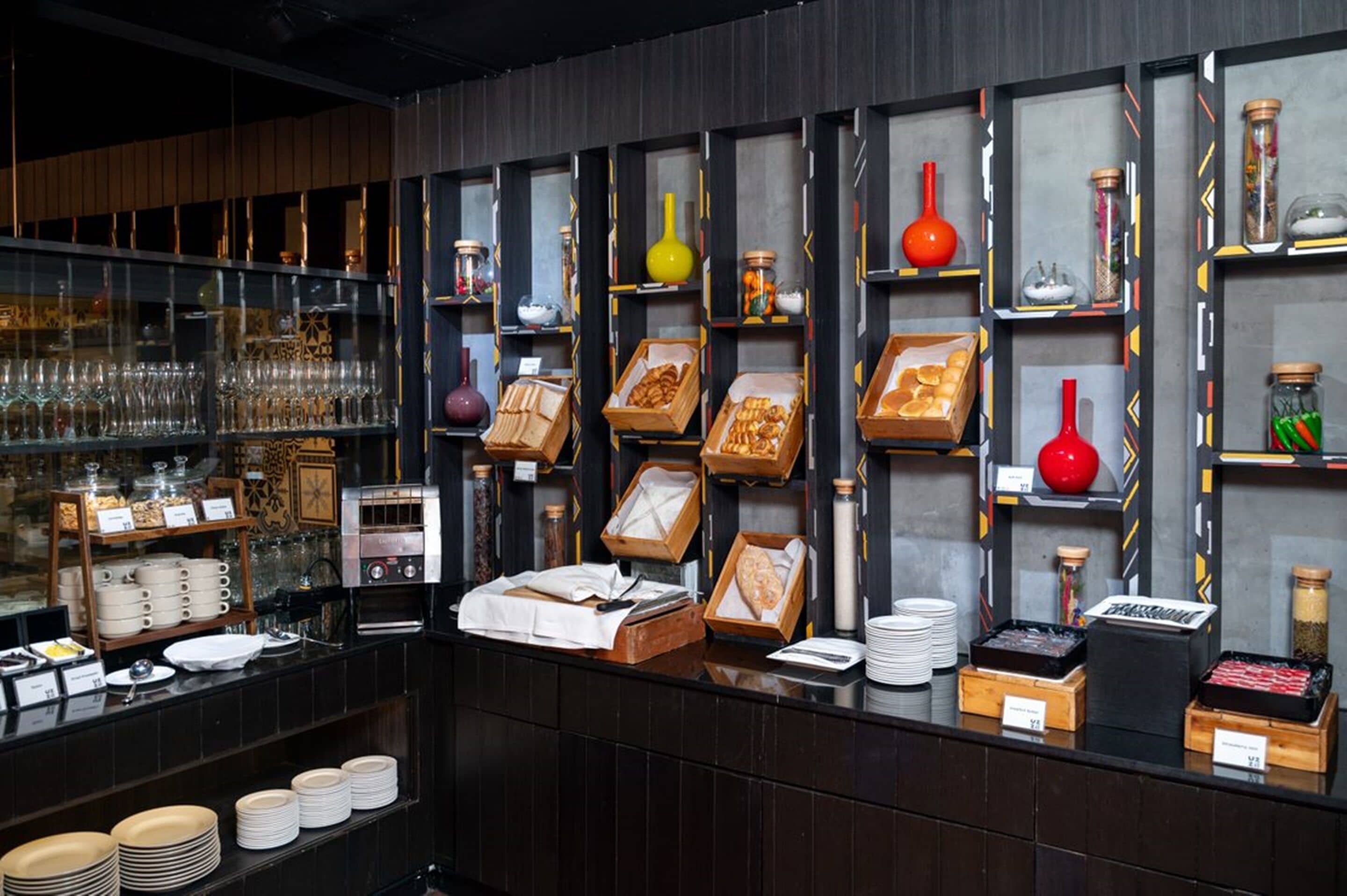 breakfast, lunch, dinner served; local and international cuisine