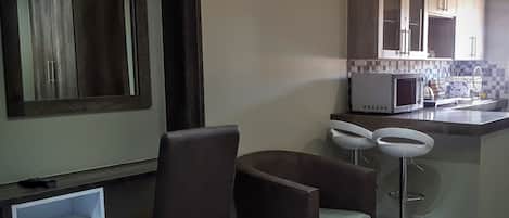 Habitación doble | Escritorio, camas supletorias, wifi gratis