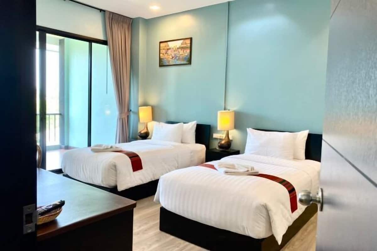 Blackout drapes, free WiFi, bed sheets