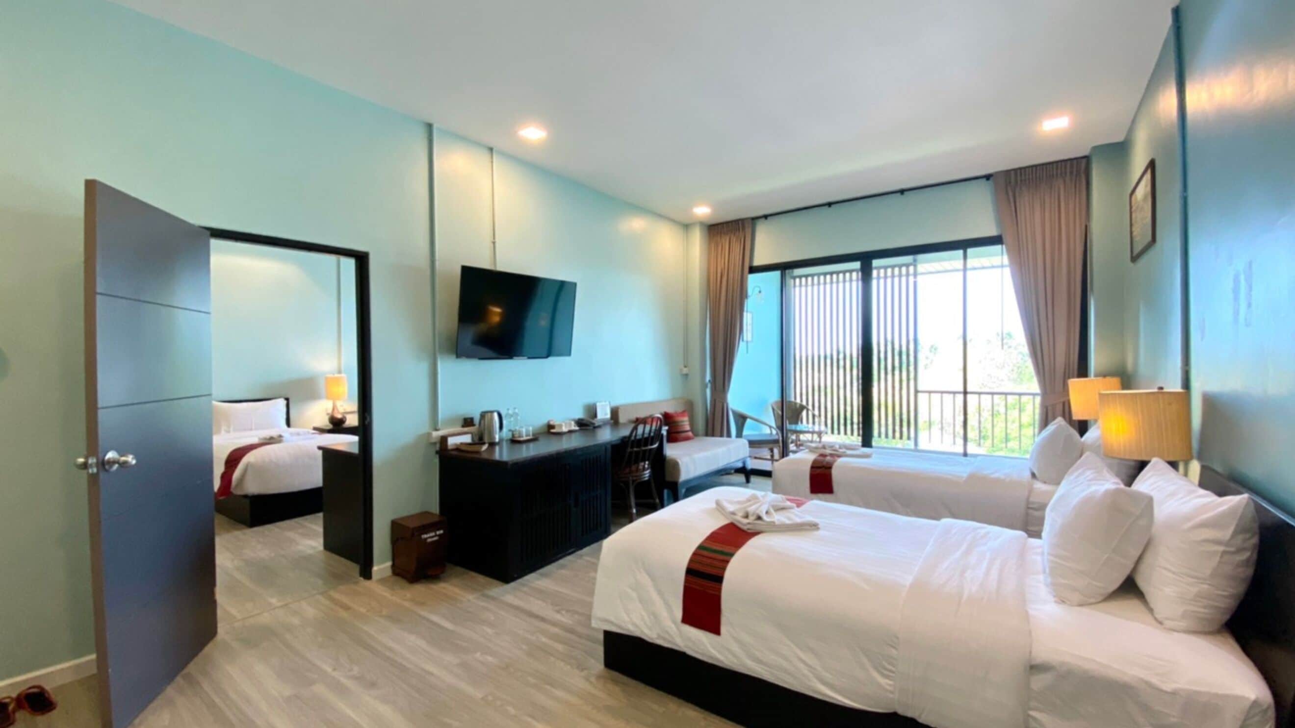 family room | 1 bedroom, blackout curtains, free wifi, bed sheets