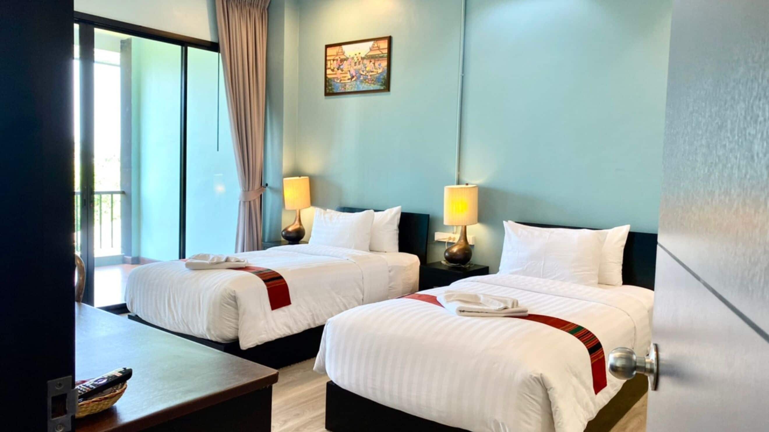 family room | 1 bedroom, blackout curtains, free wifi, bed sheets