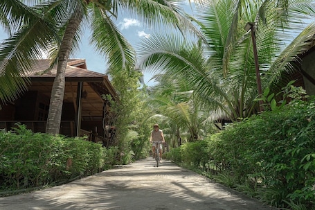 Bicycling. Maikaew Damnoen Resort