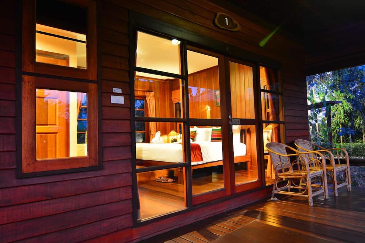 damnoen village | 1 bedroom, blackout curtains, free wifi, bed sheets