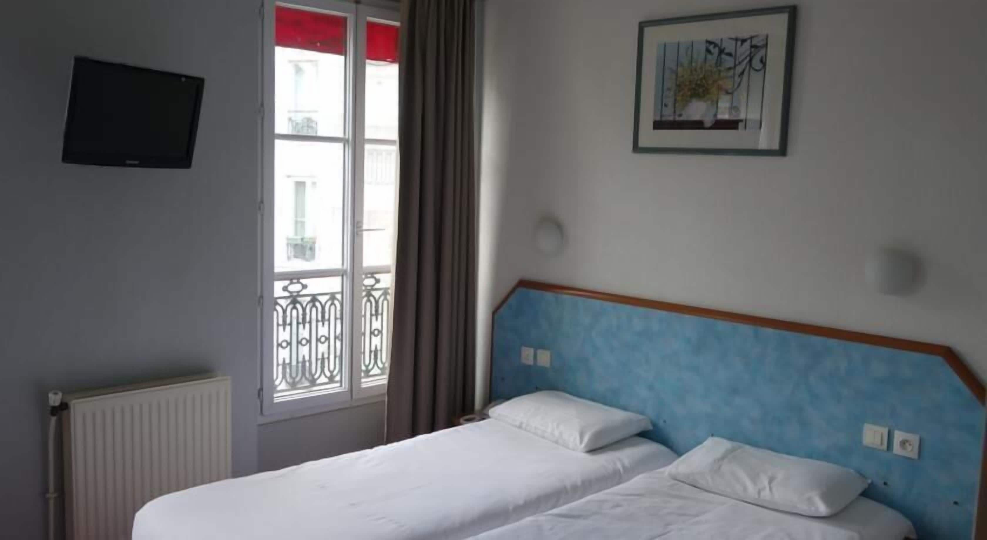 In-room safe, desk, free WiFi