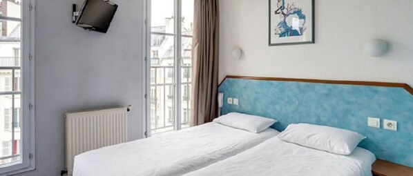 Classic Twin Room | In-room safe, desk, free WiFi - Hotel Royal Mansart (Paris)