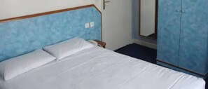 Classic Double Room | In-room safe, desk, free WiFi