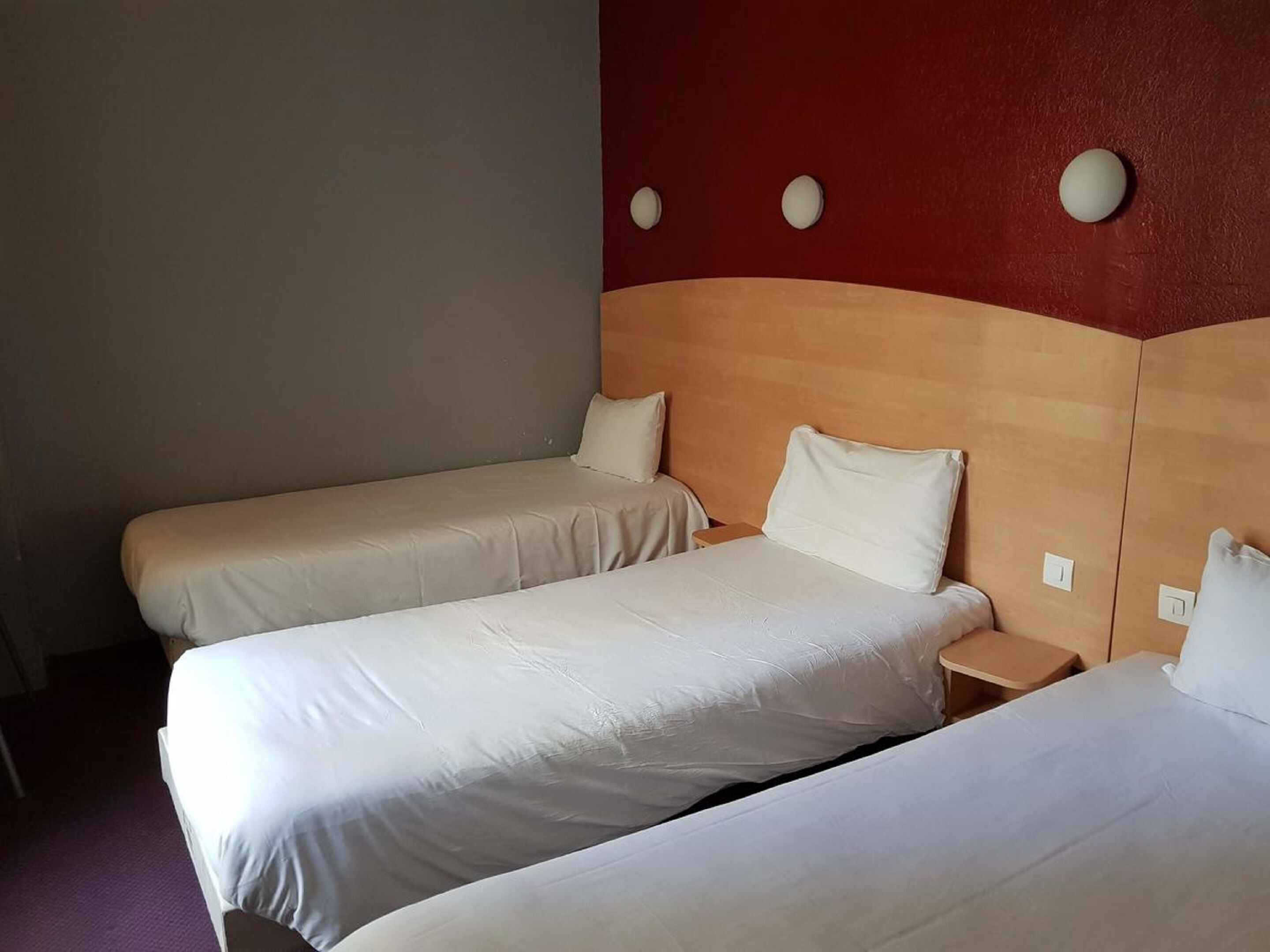 Premium bedding, soundproofing, free WiFi, bed sheets