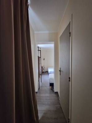 Triple Room | Premium bedding, soundproofing, free WiFi, bed sheets - Hotel D'Anjou (Levallois-Perret)