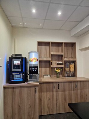 Daily continental breakfast (EUR 8.5 per person)