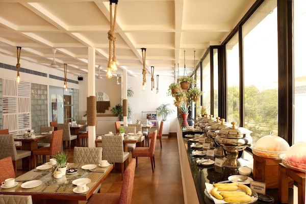 Breakfast, lunch, dinner served; international cuisine