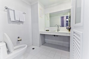 Standard Room, Balcony, City View | Bathroom | Shower, free toiletries, hair dryer, bathrobes
