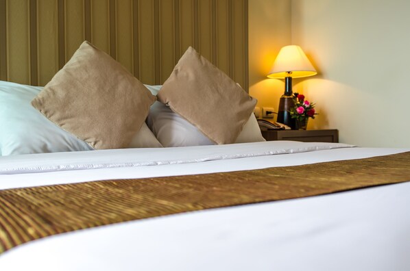 Junior Suite, City View | In-room safe, desk, soundproofing, free WiFi
