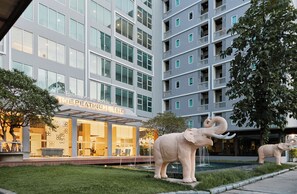 Front of property - Sunday Platinum Suites (Bangkok)