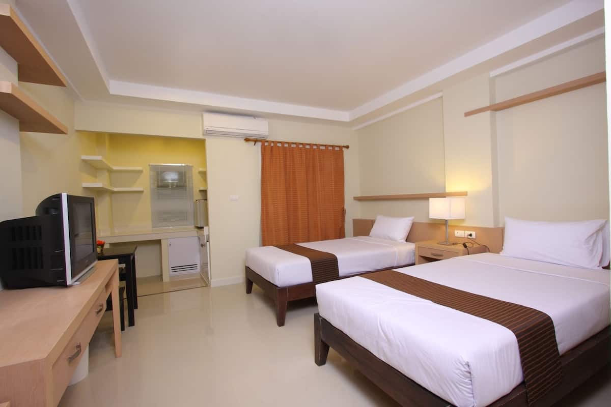 In-room safe, desk, soundproofing, free WiFi