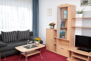 Suite | Living area | Flat-screen TV, first-run movies - Hotel an der Sonne (Schoenwald)