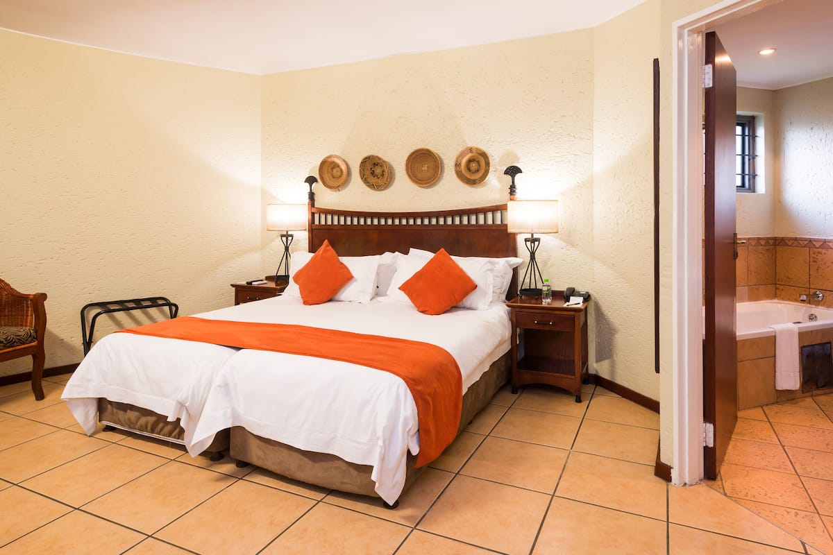 Executive Room | In-room safe, individually furnished, desk, laptop workspace