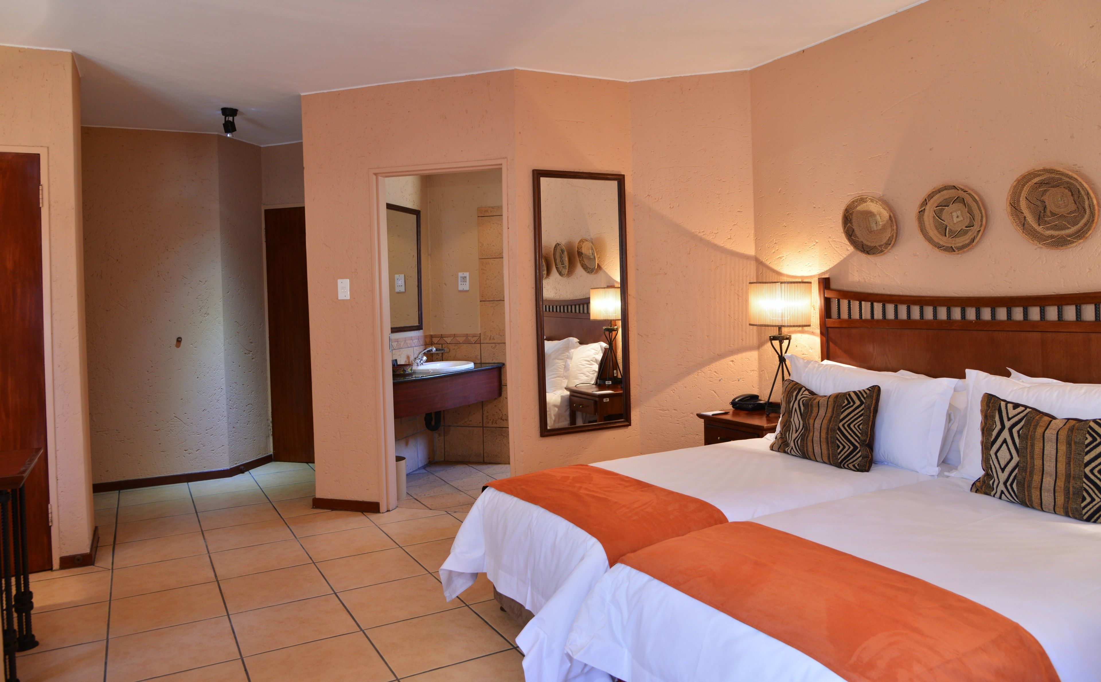 standard twin room | in-room safe, individually furnished, desk, laptop workspace