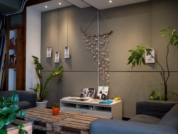 Serves breakfast, lunch and dinner - South Hostel Tarifa (Tarifa)