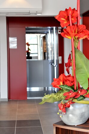 Interior entrance - Hôtel Pont Rouge, Carcassonne (Carcassonne)