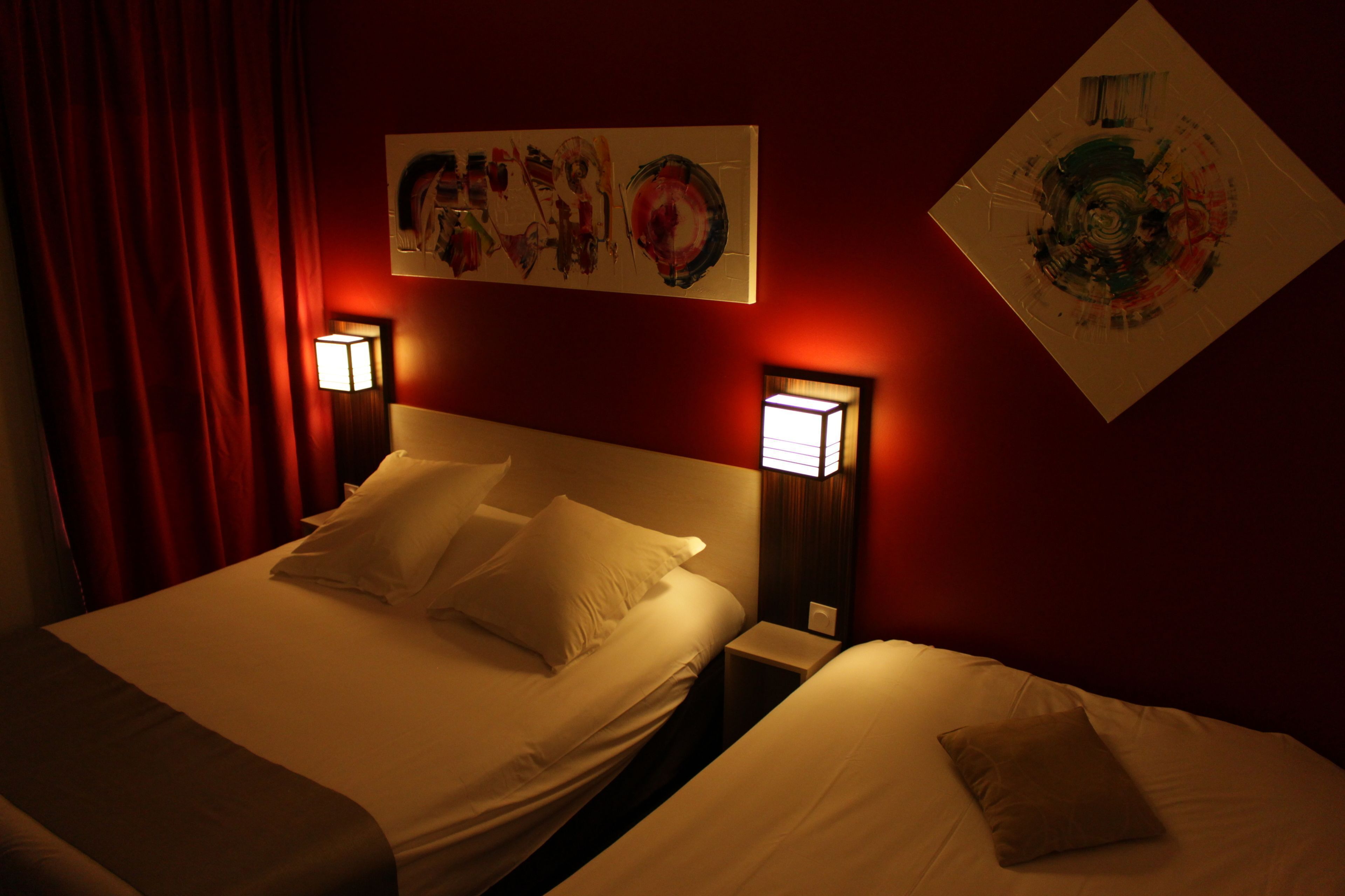 Bureau, espace de travail pour ordinateur portable, rideaux occultants