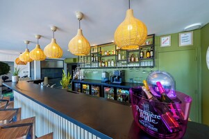 Bar (en el alojamiento)