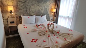 Double Room | Desk, laptop workspace, blackout drapes, soundproofing - Hôtel Pont Rouge, Carcassonne (Carcassonne)